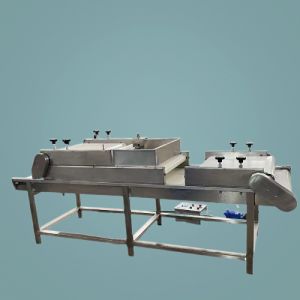 自动出料双层整形机休闲小零食素毛肚塑形赶平机小龙虾虾仁压袋机